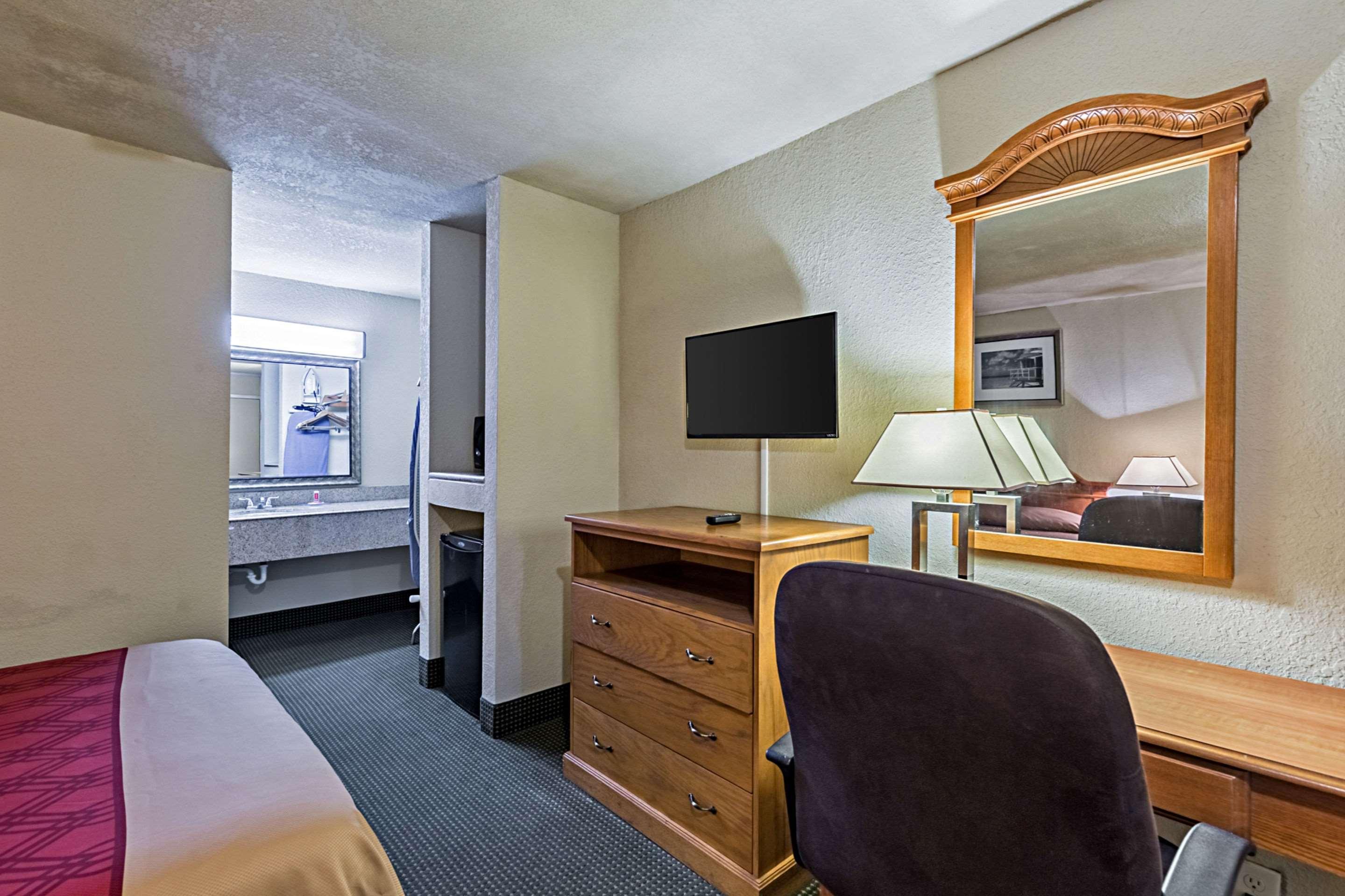 อีโคโนลอดจ์ เบย์ทาวน์ Motel ภายนอก รูปภาพ